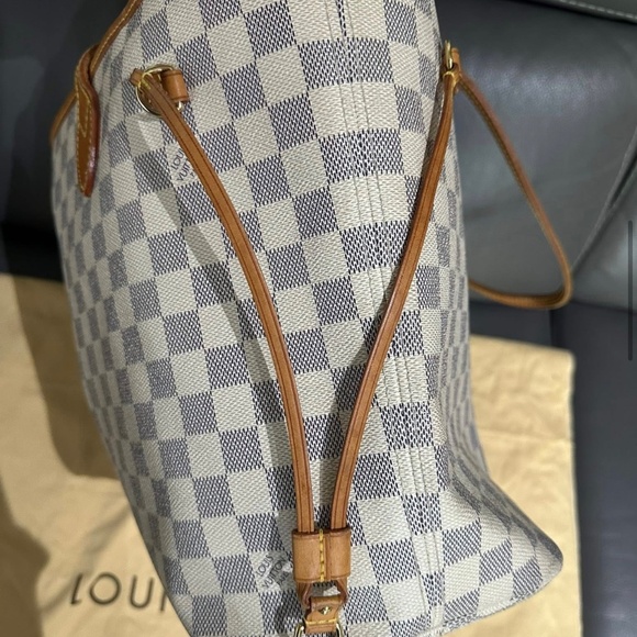 Louis Vuitton Neverfull MM - Picture 4 of 9